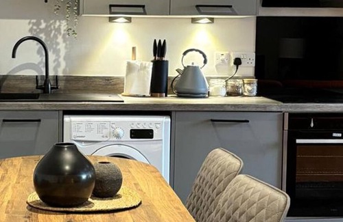 Holbeck Apartment | New Modern 2 bed Apartment - Holbeck Leeds - FREE GATED PARKING