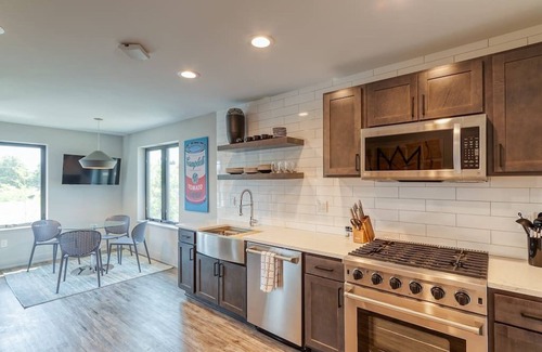 Burns Park House | New Modern 3 Bedroom Townhouse