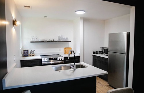 The Old Commons Apartment | New! Modern apartment in Historic District