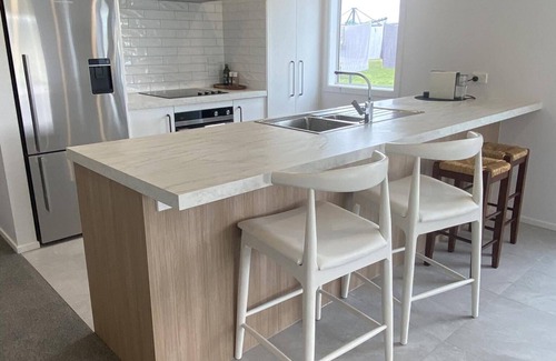 Taupiri House | New, modern, compfortable heaps of parking! Close to food, motorway & Gordonton