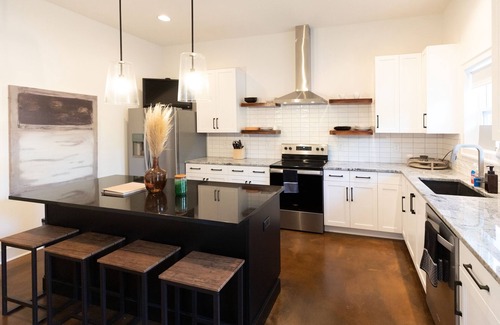 Murfreesboro House | New Modern Downtown Townhome with Rooftop Patio - 4 bed 4 bath