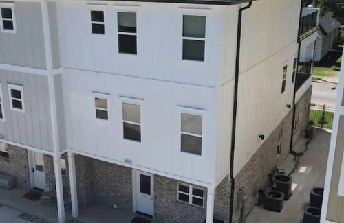 Murfreesboro House | New Modern Downtown Townhome with Rooftop Patio - 4 bed 4 bath