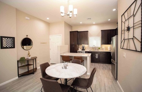 Menlo Park House | NEW Modern Retreat - In Luxury & Close To It All!