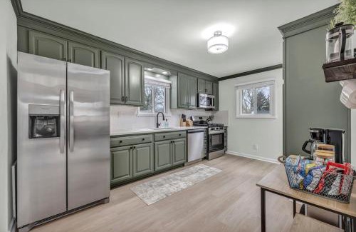 Berea House | NEW! Modern Retreat Near CLE-Game Room-Renovated