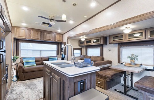 Florida Gardens House | NEW Modern Spacious RV Camper - 7 miles from beach