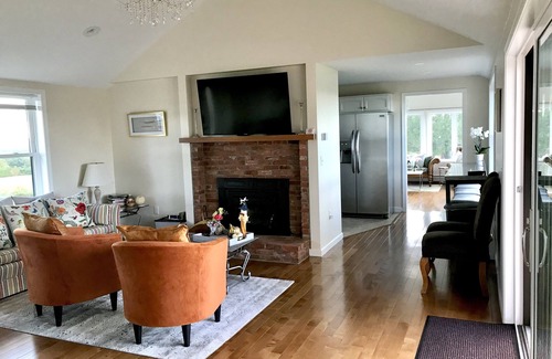 Barnstead House | NEW! Mountain Breeze House +250 Acres Farm And Forest