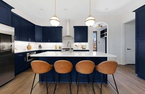 Hadley - Washington House | New Nash home: Games, Glam room, Private yard, BBQ