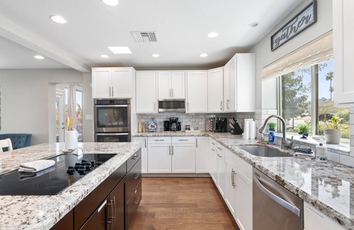 Paradise Valley Village House | NEW! Oasis Overlook- 8 Bdr, 7 Bath, Pool, Hot tub, Views, Hiking, Golf