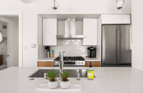 El Porto House | NEW! Ocean View Beach House Steps from the Sand