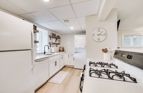 Minnetonka Apartment | New Openings - Lake Proximity, Brand New Modern Comfort