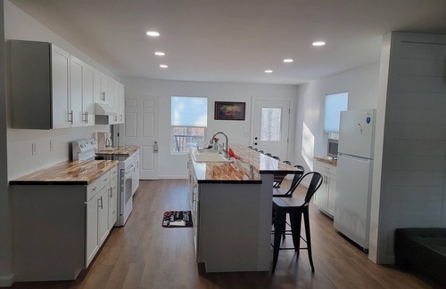 Stewart Cottage | NEW PLACE NEAR TWO BOAT RAMPS KENTUCKY LAKE TENNESSEE RIVER DECK GRILL FIREPLACE