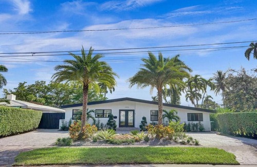 Hendricks and Venice Isles House | New ! Pool house 3-bedroom home Victoria Park