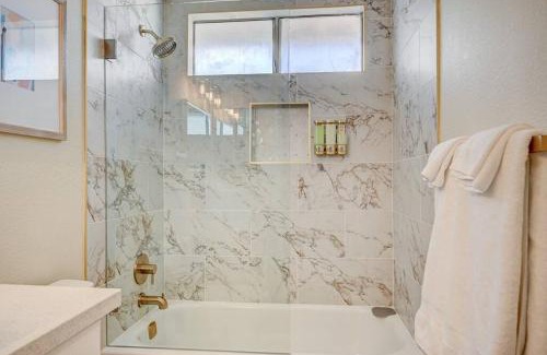 Las Vegas House | New Poolside Paradise in Vegas with BBQ and Games
