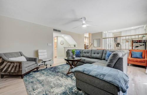 Las Vegas House | New Poolside Paradise in Vegas with BBQ and Games