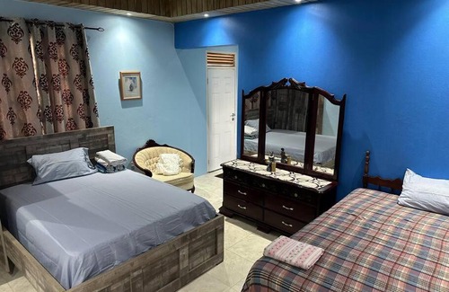 Boston Bay Apartment | New Private Studio Apartment with Air Conditioning