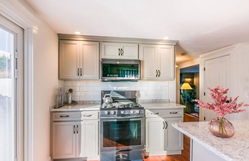 Sandwich House | NEW RATES Walk to Beach and will accept dogs