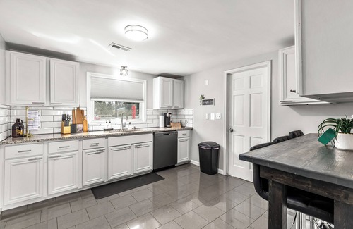 Shelby Township Apartment | NEW! Relaxing & Peaceful 2 BR FLAT | Top Location