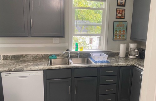 Springfield House | New remodel three bedroom house in pleasant Springfield