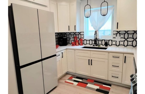 Parrot Cove House | new remodeled attractive home 5 minutes from the beach. close to the golf course