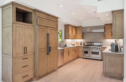 Aspen House | New Renovated 5BR Home Central Location with Large Yard