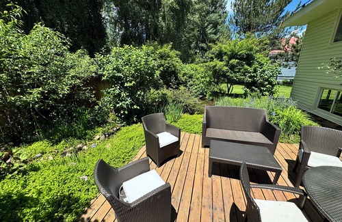 Aspen House | New Renovated 5BR Home Central Location with Large Yard