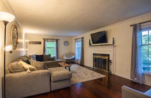 Summerlee House | New River Gorge Oasis-Hot Tub, Fire pit andGood Vibes