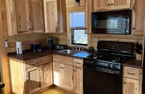 Waterloo Cabin | NEW! Rivers Edge Cabin