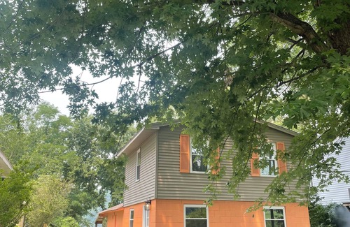 Prospect House | NEW! Riverside Retreat - Boats & Pets Welcome!