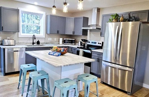 Harrison House | NEW! Serenity Escape: Countryside Retreat/HOT TUB