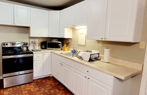 Littleton House | NEW! Sleeps 4 with Hotel style check-out on 12 acres