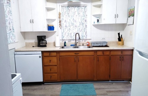 New Smyrna Beach House | New Smyrna Beach Cozy Pool Home, Beach, Shopping & Restaurants