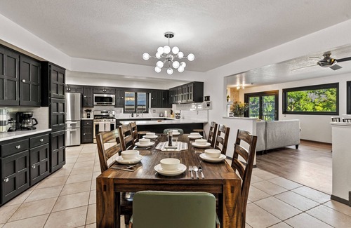 Scenic Heights House | NEW! SPA/HotTub - GameRoom - 3xBars - 4xFireplaces