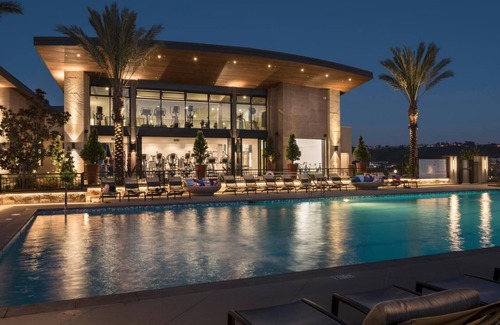 Serra Mesa House | new spacious 4-bedroom townhome in lovely San Diego with WiFi, AC, fitness room