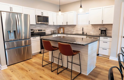 Westfield House | NEW Springmill Escape in Westfield - 2 king beds, office, fenced yard and more