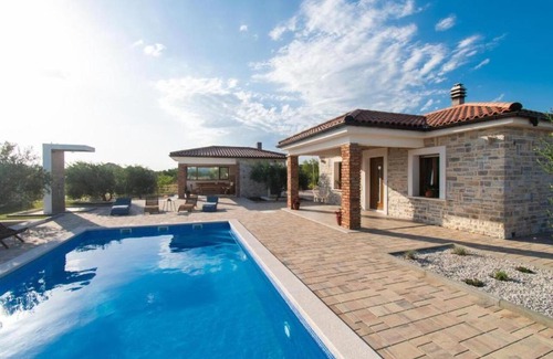 Cista Velika Villa | NEW! Stone Villa Lux Lunis
