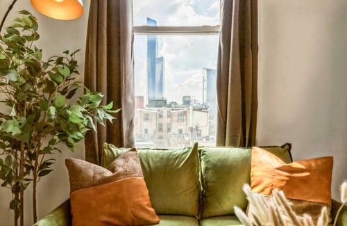 Center City West Apartment | New Studio in Center City | Sleeps 4 | Fast Wifi