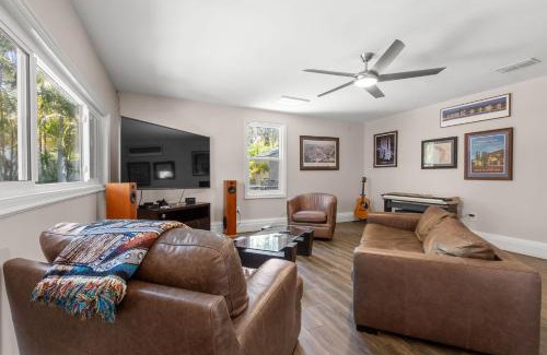 New Suburb Beautiful House | NEW Sunset Serenity - South Tampa Home with Pool