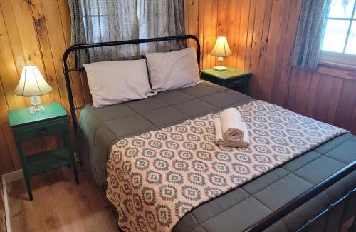 Higgins Lake House | New! The Higgins Lake Hideaway - Super Cute!