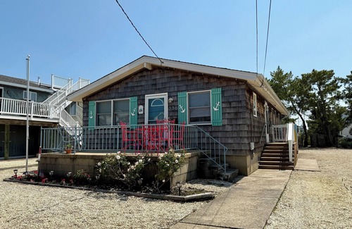 Surf City House | NEW-Three-bedroom, 1.5-bath retreat plus an outdoor shower for up to 8 guests.