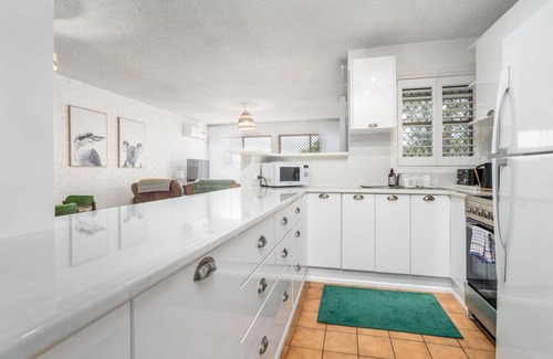 Mawson Apartment | New to VRBO: Spacious 2-Bed Unit with Garden in Mawson