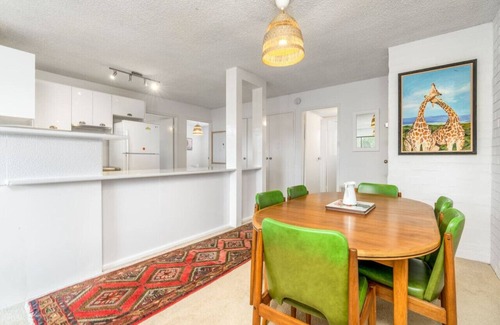 Mawson Apartment | New to VRBO: Spacious 2-Bed Unit with Garden in Mawson
