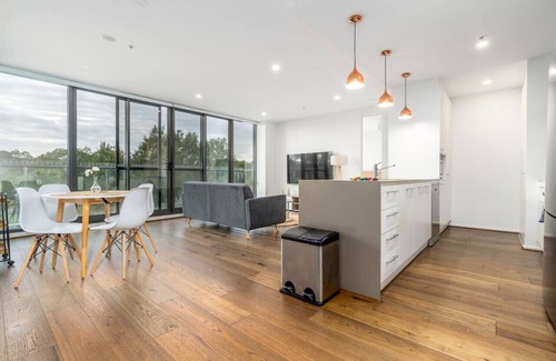 Phillip Apartment | New to VRBO: Stylish 2BR Apt | 5 mins to Canberra Hospital!