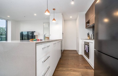 Phillip Apartment | New to VRBO: Stylish 2BR Apt | 5 mins to Canberra Hospital!