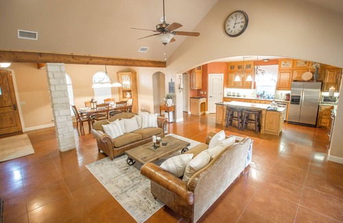 New Braunfels House | New! Town & Country Luxury Oasis near Gruene, TX - Private Pool