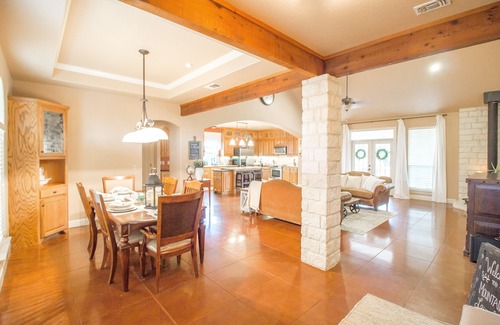 New Braunfels House | New! Town & Country Luxury Oasis near Gruene, TX - Private Pool