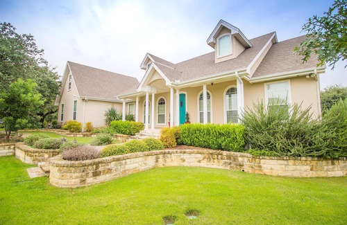 New Braunfels House | New! Town & Country Luxury Oasis near Gruene, TX - Private Pool