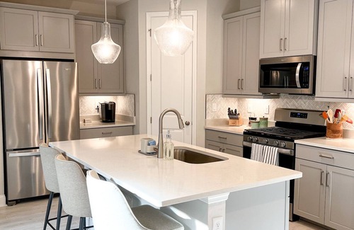 Beach Haven House | New Townhome Lake View, Minutes to Mayo & Beaches