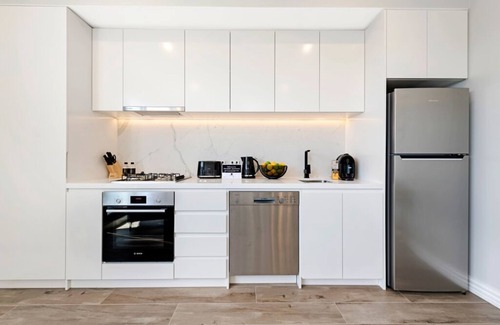 Glen Iris Apartment | NEW! Two Bedroom Deluxe at Manhattan Apts Glen Iris