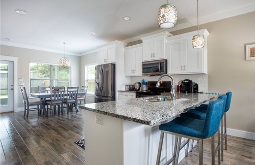 Laguna Beach Estates House | New! Walk to the Beach Vacation Beach Bungalow- Plus Golf Cart! and Hot tub