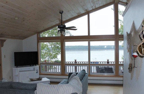 Steuben House | New! Waterfront, heated, sunrises, lobster, fire pit, dog, hiking, water access